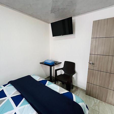 Apartaestudio Cerca Al Aeropuerto Богота Экстерьер фото